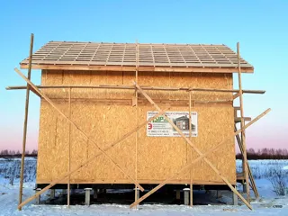 Haus nach Projekt „Metschta pl.4“, Siedlung Pervyy: Dach