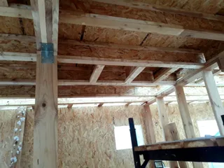 House built to a custom design, Ishnya settlement: interior partitions