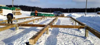 Haus nach individuellem Projekt, KP „Saretsche“: Fundament und Grundrahmen
