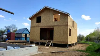 House based on the “Yessentuki 8x8” design, Berkino village: wall assembly