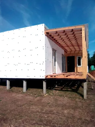 Haus nach Projekt „Mistika - E2.8“, Dorf Kurdumovo: Fassadenverkleidung