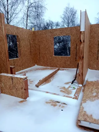 Custom-design house, Yadrominskoe village: wall assembly