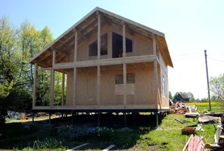 Haus nach Projekt „Metschta XXL“, Dorf Palmintsyno: Wandmontage
