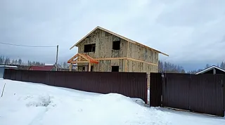 Haus nach individuellem Entwurf, Dorf Greshnevo: fertiges Gebäude