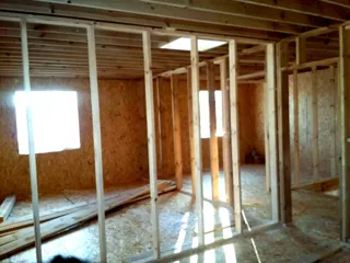 Haus nach Projekt „Argos“, Siedlung Karavaevo: Innenwände