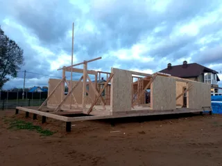 House based on the “Barnhouse 110” design, Rybinsk: wall assembly