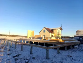 Haus nach individuellem Entwurf, Region Leningrad: Boden aus SIP-Paneelen auf Höhe 0