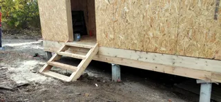 Haus 54 m², Projekt „N4O-54“, Dorf Lezhnevo: Terrasse und Eingangstreppe