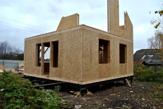 Haus nach Projekt „Solo“, Siedlung Vichuga: Wandmontage