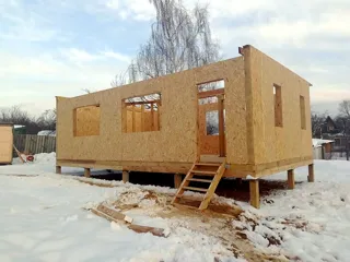 43 m² ev, özel proje, “FILM” SNT: duvar montajı