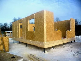House based on the “Ermak” design, Serednevo village: wall assembly