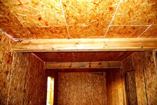 Haus nach Projekt „Ermak“, Siedlung Belavino: Innenwände