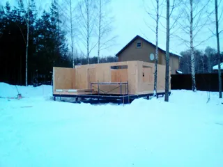 Haus nach individuellem Entwurf, Dorf Kudinovo: Wandmontage