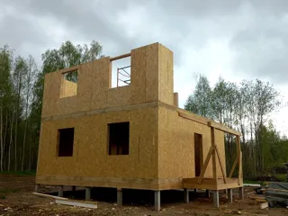 117 m² ev, “Vladimir” projesi, Serednyaya köyü: duvar montajı