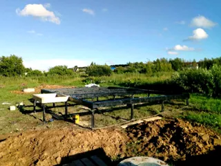 Haus nach Projekt „Ermak“, Siedlung Belavino: Fundament und Grundrahmen