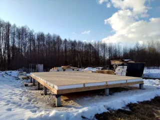 Haus nach Projekt „Mistika - S2.5“, Dorf Velisovo: Fundament und Grundrahmen
