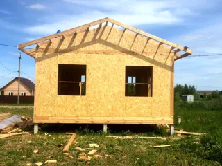 58 m² ev, “Slavyanskiy Skit” projesi, Alabukhino köyü: duvar montajı