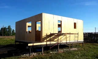 Haus nach Projekt „Radoniza“, Dorf Kalacheva: Wandmontage