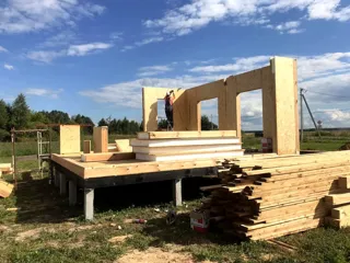 Haus nach Projekt „Karl“, Dorf Malyshevo: Wandmontage