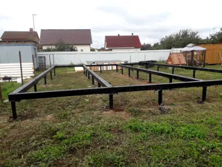 Haus nach Projekt „Korsar - D2.8“, Dorf Yakovlevo: Fundament und Grundrahmen