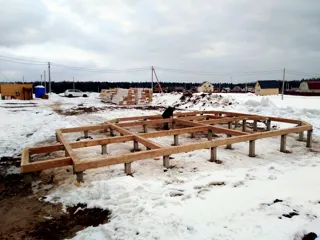 Banja, Projekt „Florida“, Dorf Balabanovo: Fundament und Bodenrahmen