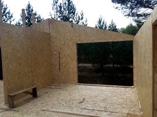 “Barnhouse 110” projesine göre ev, Vidogoshchi köyü: duvar montajı