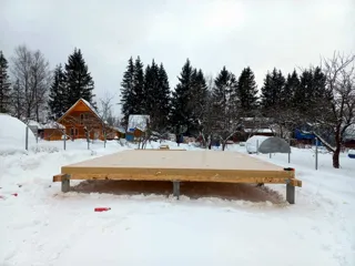 Haus nach Projekt „Barnhouse 45“, Gartengemeinschaft SNT „Fortschritt“: Boden aus SIP-Paneelen auf Höhe 0