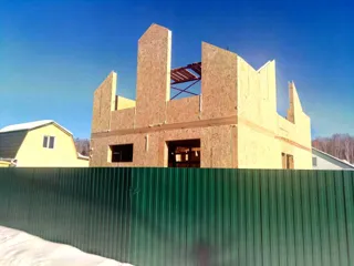 “Dorofeyevo” projesine göre ev, Synkovo köyü: duvar montajı