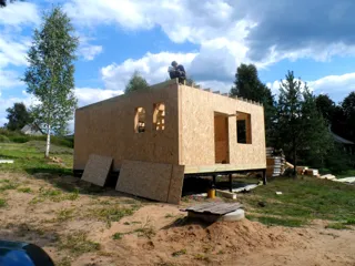 Haus nach Projekt „Metschta pl.4“, Dorf Bychikha: Wandmontage