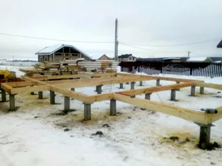 House based on the “Yessentuki 7.5x7.5” design, Kamenki village: foundation and sill strapping