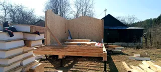 Haus nach individuellem Entwurf, Gartengemeinschaft SNT „Wischenka“: Wandmontage
