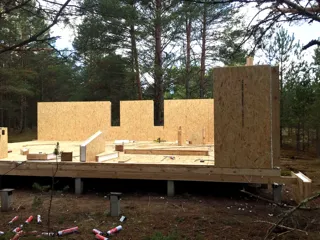 “Barnhouse 110” projesine göre ev, Vidogoshchi köyü: duvar montajı