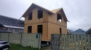 Haus nach Projekt „Dorofejewo“, Navoloki: Wandmontage