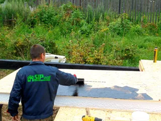 Haus nach Projekt „Radoniza“, Dorf Kryukovo: Wandmontage