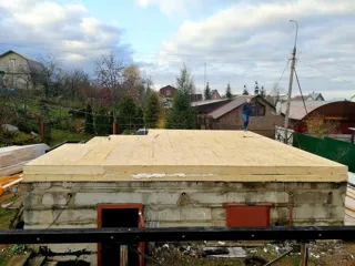 Haus nach individuellem Projekt, SNT „Lasarewo“: SIP-Paneel-Boden auf Höhe 0