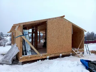 “Barnhouse 76.1” projesine göre ev, Kostroma bölgesi: duvar montajı