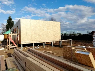 Haus nach Projekt „Mistika - E2.8“, Dorf Novoe: Wandmontage