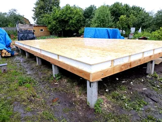 Eingeschossiges Haus nach Projekt „Wiwat“, Rostow Welikij: SIP-Paneel-Boden auf Höhe 0