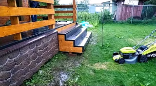 Haus nach Projekt „Mistika - S2.8“, Dorf Kukarino: Terrasse und Eingangsbereich