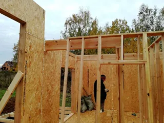Haus nach Projekt „Grafit“, Siedlung Lyubashino: Wandmontage
