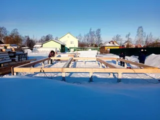 “Vesı” projesine göre ev, Rybinsk: temel ve alt bağlama kirişi