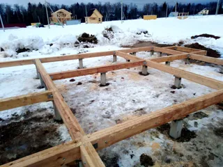 Banja, Projekt „Florida“, Dorf Balabanovo: Fundament und Bodenrahmen