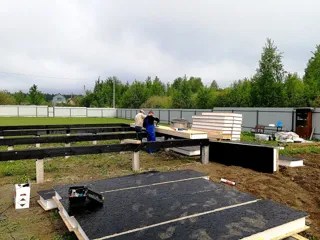 Haus nach Projekt „Mistika - S2.8“, Dorf Kukarino: Fundament und Grundrahmen