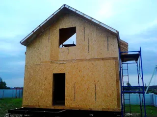 Haus nach Projekt „Amelija“, Dorf Gavshino: Obergeschoss und Dachgeschoss