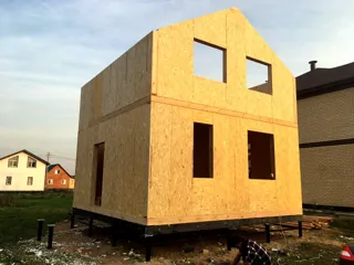 Haus nach Projekt „Alfa“, Siedlung Pervyy: Obergeschoss und Dachgeschoss