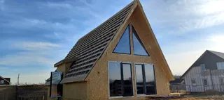 Custom-design house, Pavlikovo village: roofing