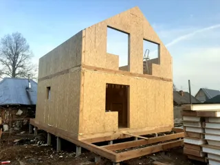 House based on the “Lotos” design, Glubokovo village: wall assembly
