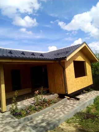 Özel projeye göre ev, KP “Serebryanıe klyuçi”: çatı