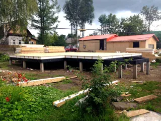 Haus nach individuellem Entwurf, Siedlung Borisoglebskiy: Boden aus SIP-Paneelen auf Höhe 0