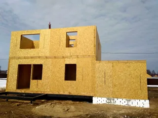 Garage nach Projekt „Slawjanka mini + Garage“, Dorf Nazarovo: Wandmontage